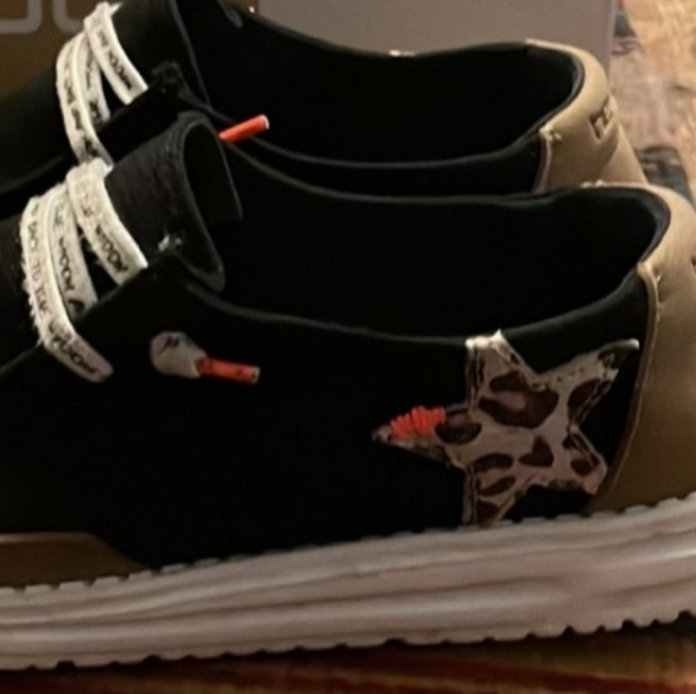 HEY DUDE Women's Wendy Jungle slip-on shoe with star black leopard print. Size 8